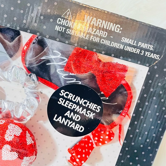 Minnie Accessory Set - Picture 5 of 12